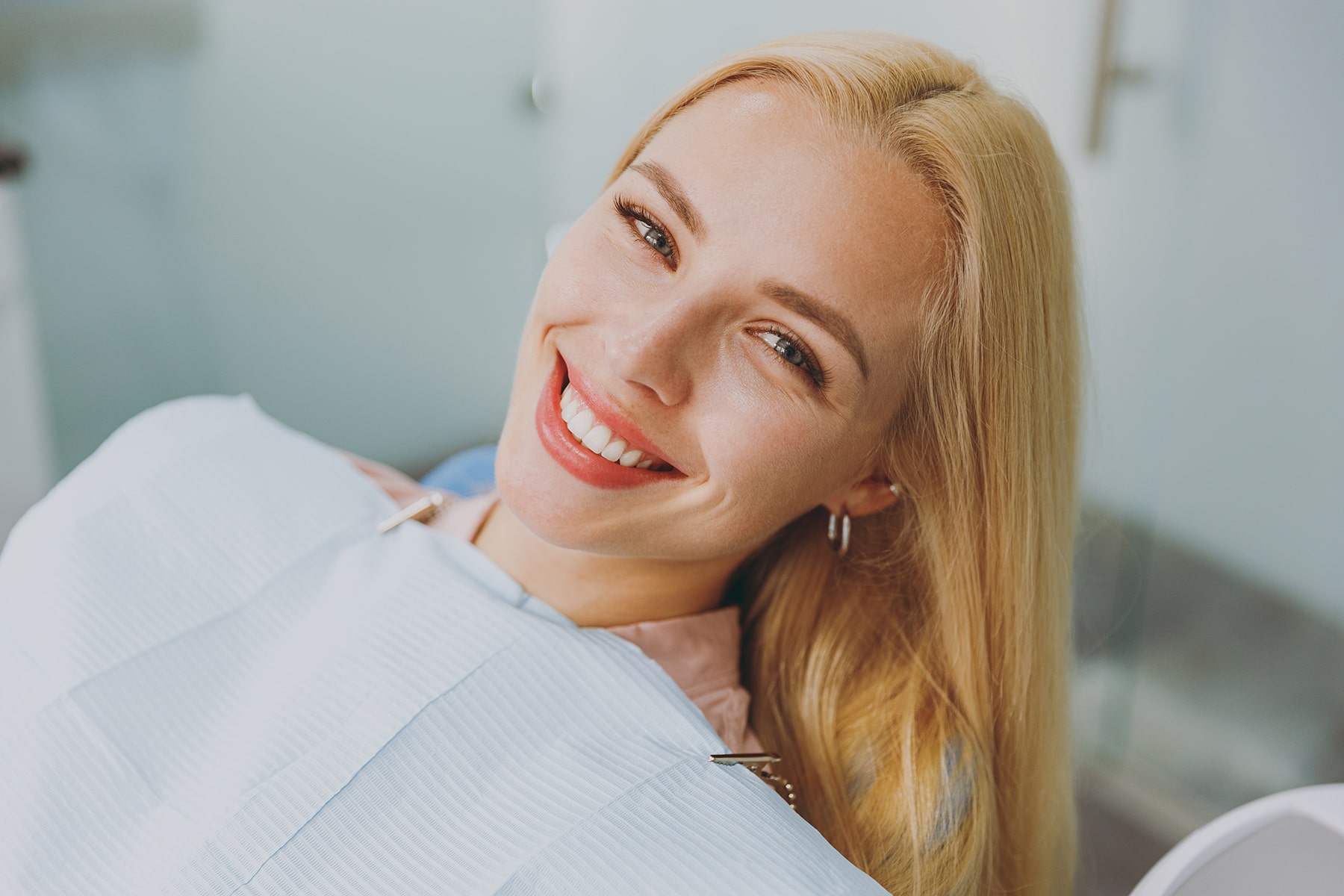 Woman at the cosmetic dentists in New Albany, OH